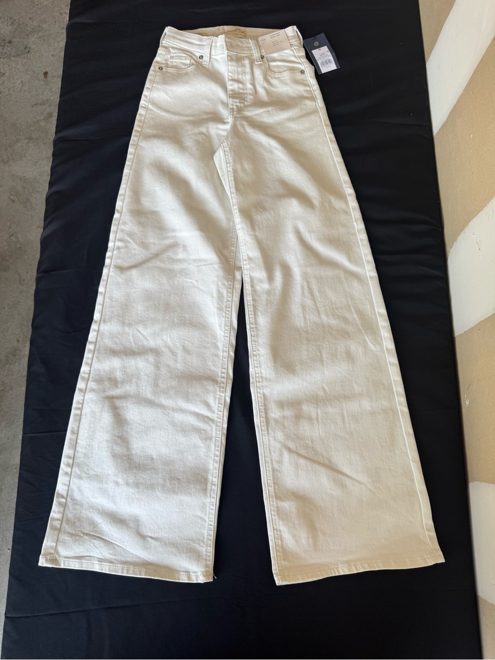 Universal Thread Size 00 High Rise Everyday Wide Leg Jeans White Denim NWT
